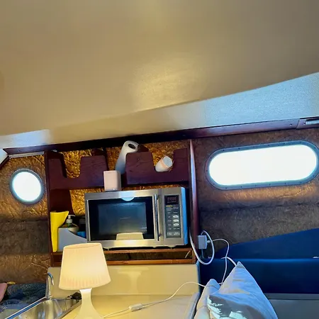 Botel Experience Fantastique De Berce Par La Pres De Barcelone