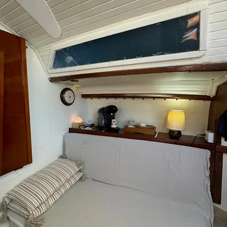 Botel Experience Fantastique De Berce Par La Pres De Barcelone