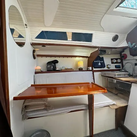 Botel Experience Fantastique De Berce Par La Pres De Barcelone