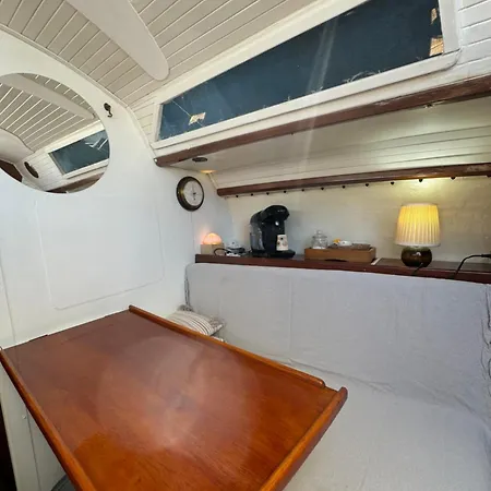 Botel Experience Fantastique De Berce Par La Pres De Barcelone Castelldefels