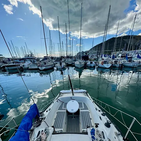 Botel Experience Fantastique De Berce Par La Pres De Barcelone